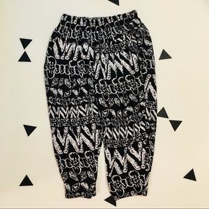 Patterned capri pants